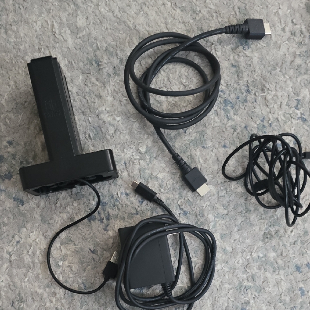 Nintendo Switch Family Bundle - Picture 5 of 16